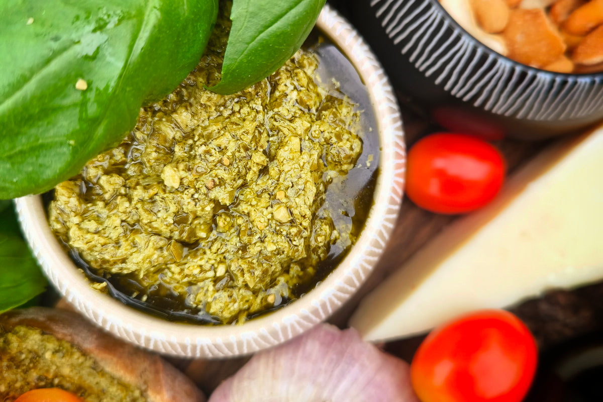 Basiiliku-indiapähkli pesto Kefalotyri juustuga Kreekast