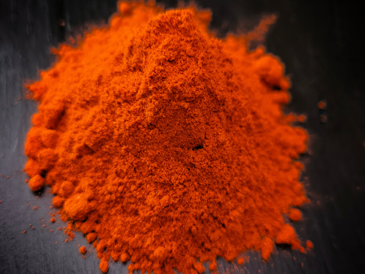 Jahvatatud punane suitsupaprika – aromaatne suitsune maitseaine.